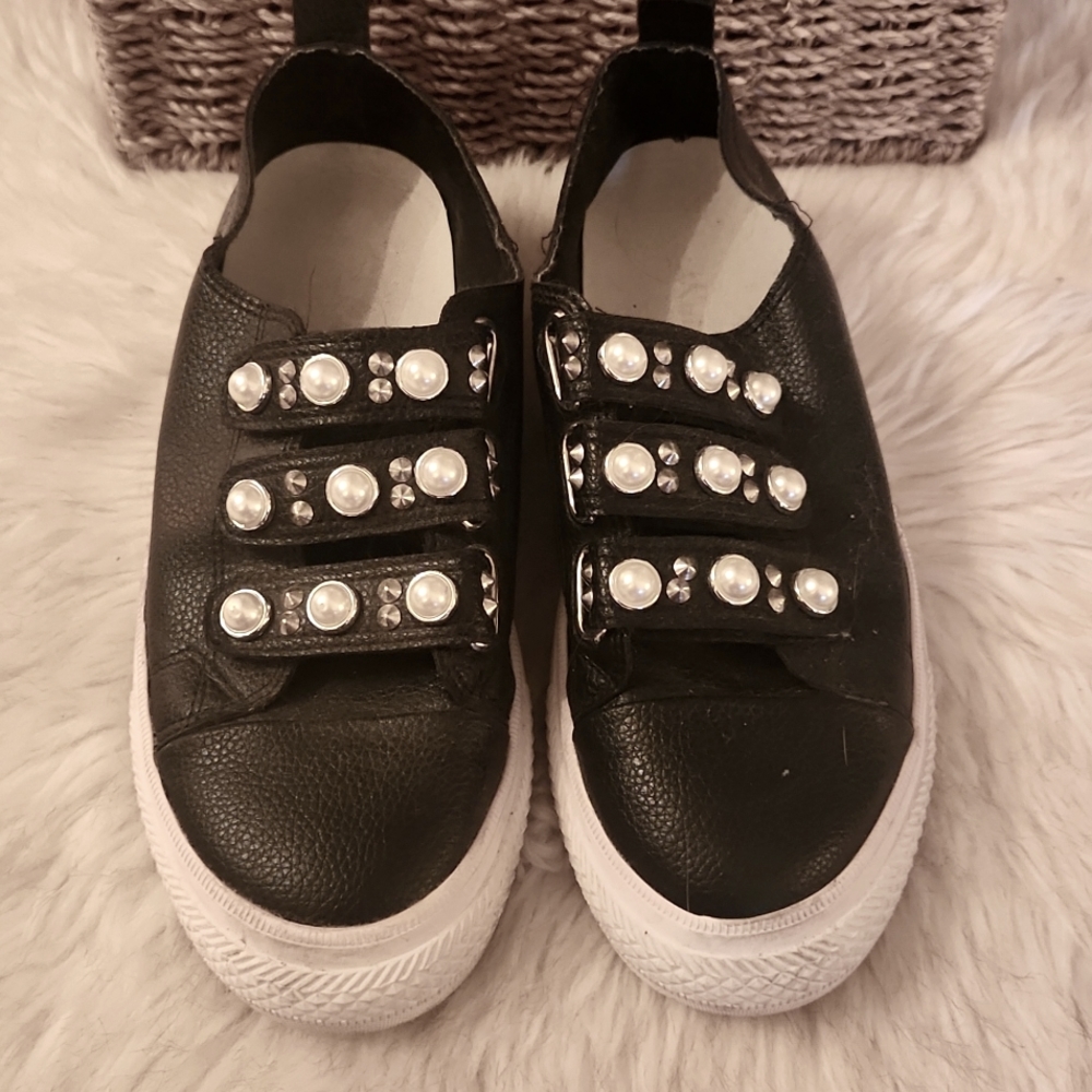 Womens size 8 black leather sneakers with 9 pearls on each one.